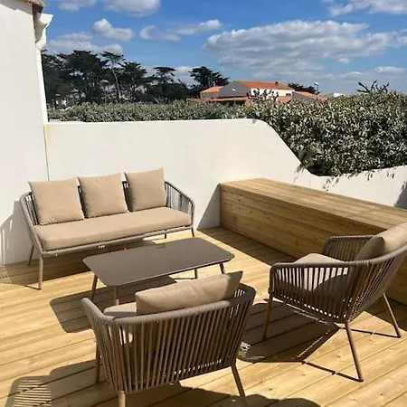Charmante Maison De *